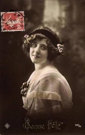 Ansichtskarte / Postkarte Glückwunsch, Portrait einer Frau mit Haarband
