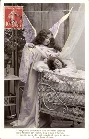 Ansichtskarte / Postkarte Engel wacht über ein schlafendes Mädchen, Schutzengel