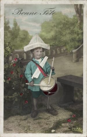 Ansichtskarte / Postkarte Glückwunsch, Junge mit Papierhut und Trommel
