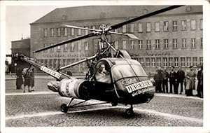 Ansichtskarte / Postkarte Fliegende Underberg Flasche, Helikopter, Pilot Sepp Bauer, Reklame