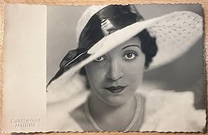 Photography 20th century | Portrait photograph of woman with hat with blindstamp Godfried de Groo...