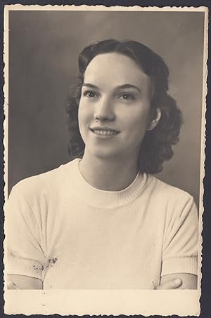 Zara 1943, Moda capelli, Ritratto di una giovane donna, Fotografia vintage