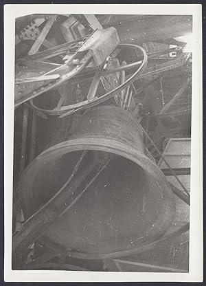 Manutenzione alla Campana di una chiesa, 1950 Fotografia vintage
