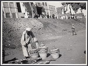Egitto 1950, Esna, Venditore tipico del luogo, Fotografia vintage