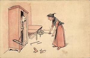Ansichtskarte / Postkarte Frau mit Teppichklopfer, Mann mit Besen im Kleiderschrank