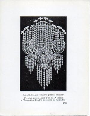 LAMINA V40295: Jaume Mercade, Penjoll de plati esmaltat, perles i brillants, medalla d´or Exposit...