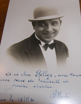 Black & White Postcard with autographed dedication to Rellys. Alberto.