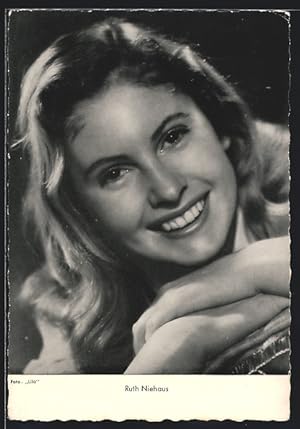 Ansichtskarte Schauspielerin Ruth Niehaus mit strahlendem Lächeln