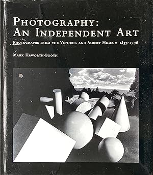 Photography: an independent art