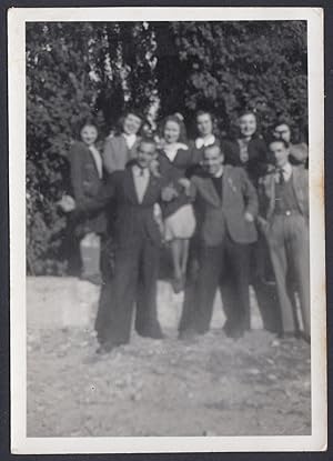 Italia 1941, Comitiva in un parco, Fotografia epoca, Vintage photo