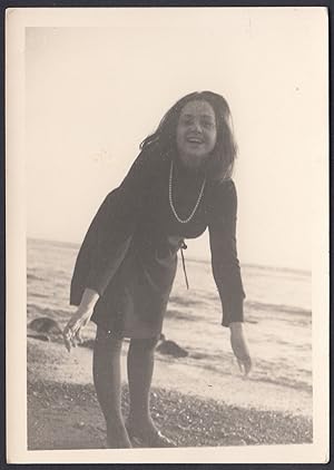 Tipica bellezza mediterranea, Moda Donna, Collana di perle, 1950 Fotografia vintage, Pin up