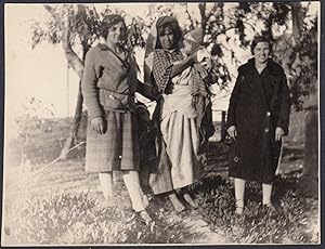 Italia, Tre donne in posa con neonato in campagna 1910, Moda, Fashion, Fotografia vintage