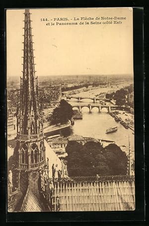 Carte postale Paris, La Flèche de Notre-Dame et le vue générale de la Seine (cotè Est)