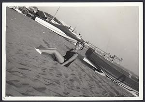 Italia 1960, Vasto (CH), Turista in spiaggia, Foto epoca, Vintage Photo