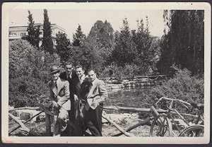 Roma, Quattro amici in riva a laghetto, 1940 Fotografia epoca, Old Photo