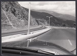 Caracas, Venezuela, Strada vista da auto in viaggio, 1958 Fotografia vintage