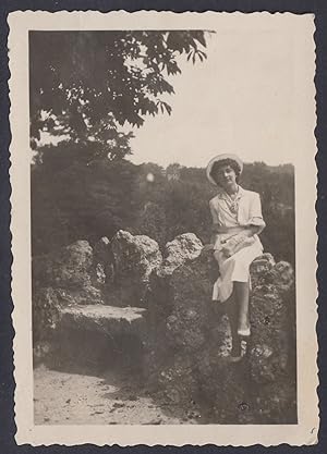 Graziosa giovane donna con cappello, Moda, 1936 Fotografia vintage, Old Photo
