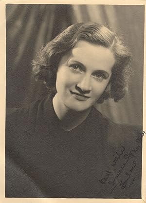 Barbara Mullen Dr Finlay's Casebook Actress Old WW2 7x5 Hand Signed Photo