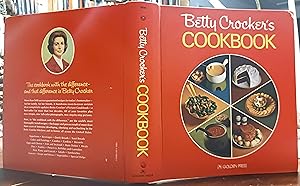 Betty Crocker's Cookbook (Five-Ring Binder)