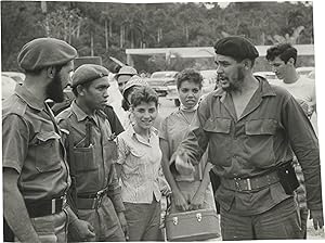 Original photograph of Che Guevara talking with soldiers in Cuba, 1961