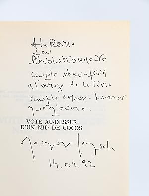 Vote au-dessus d'un nid de cocos