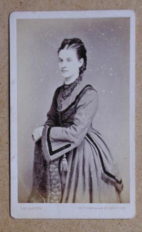 Carte De Visite Photograph: Portrait of a Young Woman.