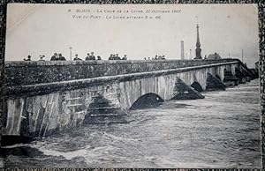 Carte Postale ancienne BLOIS. La Crue de la Loire, 21 Octobre 1907. Vue du Pont. La Loire atteint...