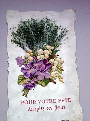 Carte Postale Ancienne - carte avec découpis représentant des fleurs violettes avec muguet et un ...