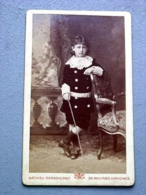 MATHIEU-DEROCHE - PARIS. Photographie de 1880 format carte de visite (CDV), représentant un petit...