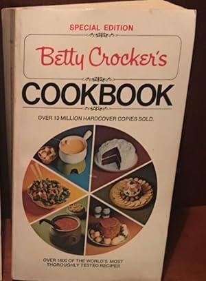 Betty Crocker's Cookbook : Over 1600 of the World's Most Thoroughly Tested Recipes [Pie Collage C...
