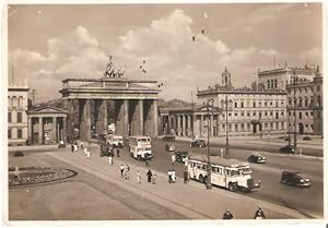 Berlin. Pariser Platz mit Brandenburger Tor.