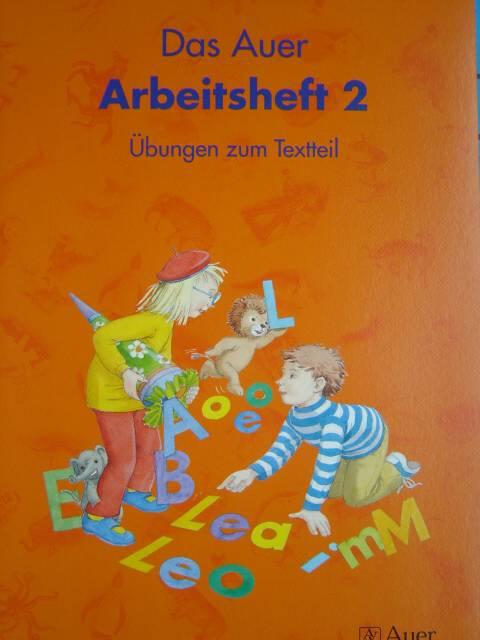 Das Auer Arbeitsheft 2. Übungen zum Textteil. Mit zahlreichen Illustrationen von Thomas Müller. - Berktold, Kerstin/Sabine Hoyer/Edeltraud Röbe und Heinrich Röbe. (Hrsg.).