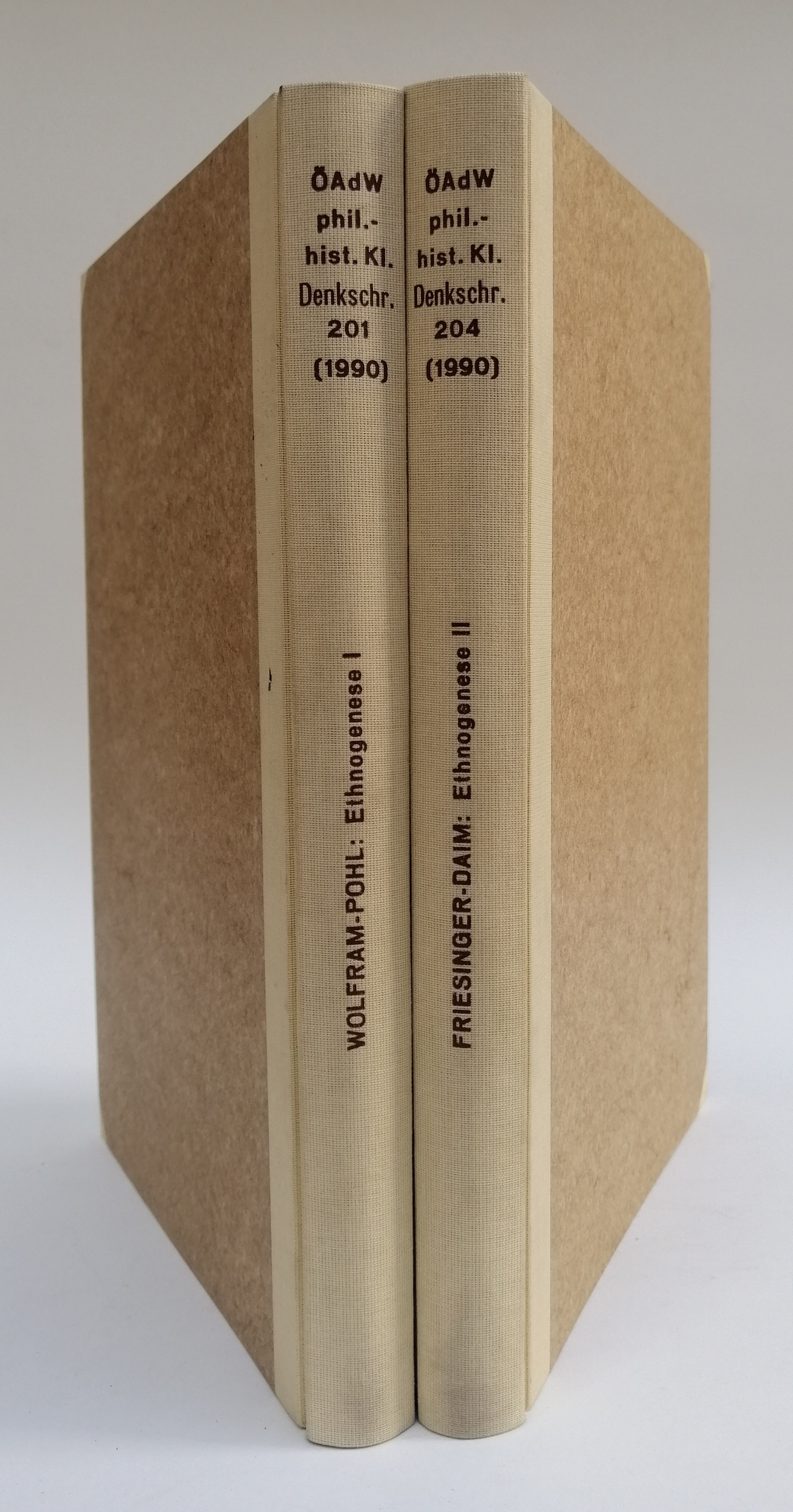 Typen der Ethnogenese unter besonderer Berücksichtigung der Bayern. Teil 1 u. 2: Berichte des Symposions der Kommission für Frühmittelalterforschung, 27. bis 30. Oktober 1986, Stift Zwettl, Niederösterreich. Mit zahlr. Abb. u. Karten - Wolfram, Herwig / Pohl, Walter / Friesinger, Herwig / Daim, Falko (Hg.)