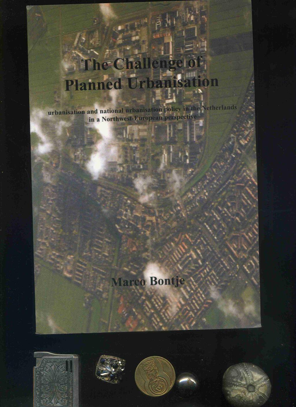 Challenge Of Planned Urbanisation: Urbanisation And national urbanisation policy in the Netherlands in a Northwest European perspective. Signiert auf dem Titelblatt vom Autor. - Bontje, Marco