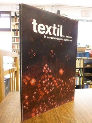 Textiltechniken in verschiedenen Kulturen, eine Ausstellung an der Gesamthochschule Kassel, Foyer...