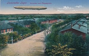 AK, alte farbige Postkarte Lockstedter Lager . Ein Zeppelin überquert Baracken und Übungsplatz. A...