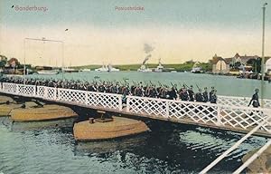 AK, alte Postkarte. Sonderburg Pontonbrücke mit marschierenden Soldaten.