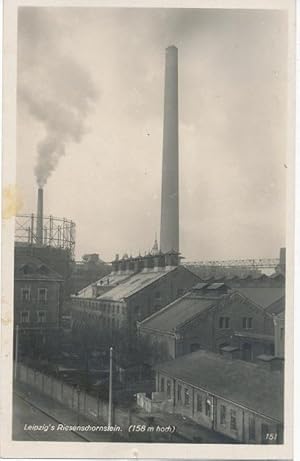 AK, alte "Foto - Postkarte. Leipzig's Riesenschornstein (158 m hoch). Elektrizitätswerk.