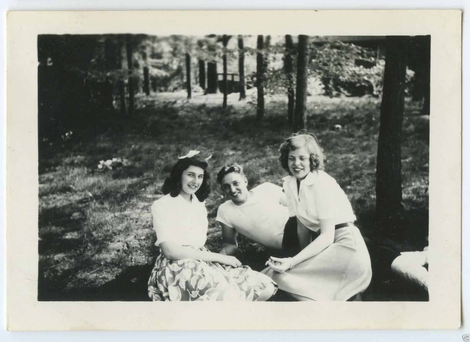 Retro threesome galleries Retro threesome galleries