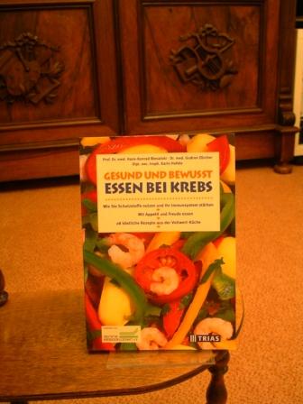 Gesund und bewusst essen bei Krebs. Wie Sie Schutzstoffe nutzen und Ihr Immunsystem stärken. Mit Appetit und Freude essen. 28 köstliche Rezepte aus der Vollwert-Küche