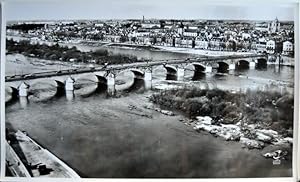 Un Fleuve Aux Basses Eaux : La Loire à Orléans