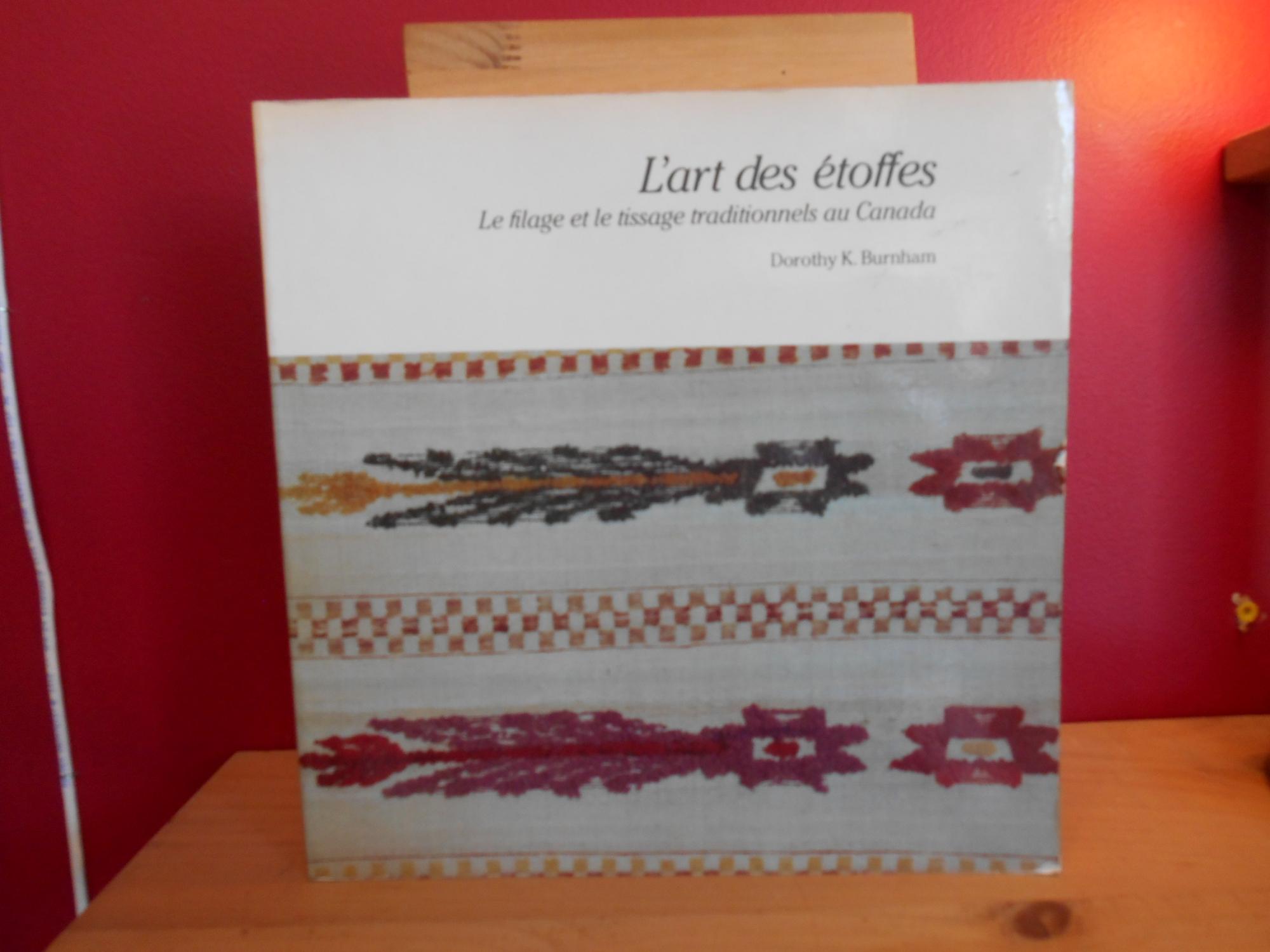 L'ART DES ETOFFES LE FILAGE ET LE TISSAGE TRADITIONNELS AU CANADA - DOROTHY K BURNHAM