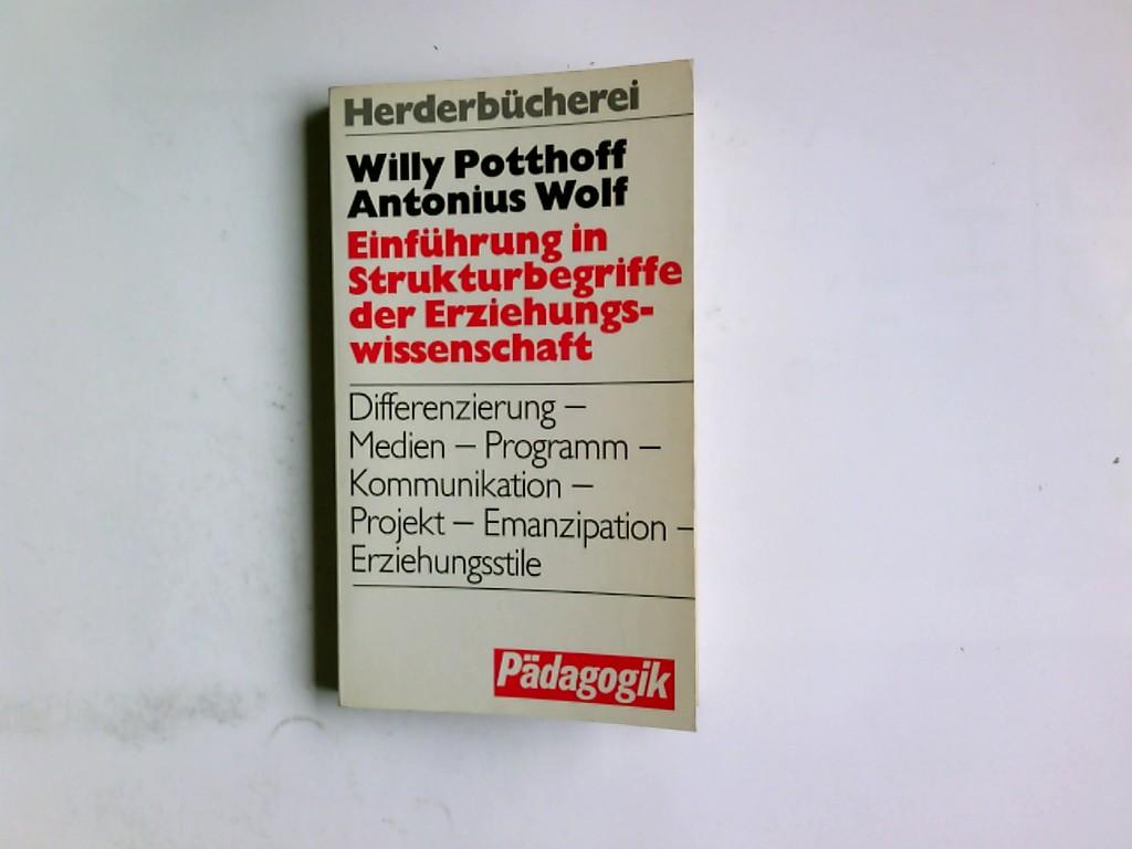 Einfuhrung in Strukturbegriffe der Erziehungswissenschaft (Herderbucherei ; Bd. 9017 : Padagogik) (German Edition)