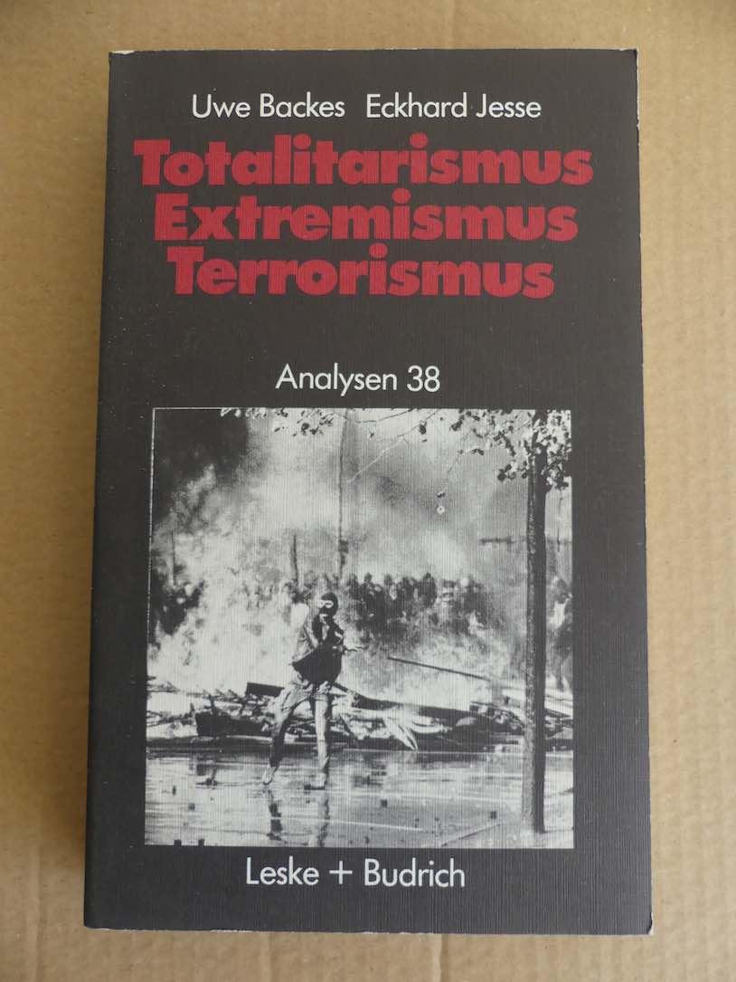 totalitarismus. extremismus. terrorismus. ein literaturführer und wegweiser im lichte deutscher erfahrung