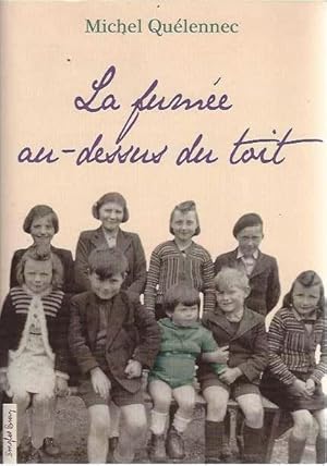 Le fumée au-dessus du toit