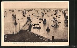 Carte postale Cancale, la Rade avant le départ de la Caravane, pêcheurboote am phare