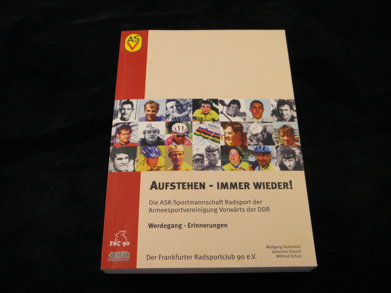 Hrsg.) Aufstehen - immer wieder! Die ASK-Sportmannschaft Radsport der Armeesportvereinigung Vorwärts der DDR ; Werdegang - Erinnerungen.
