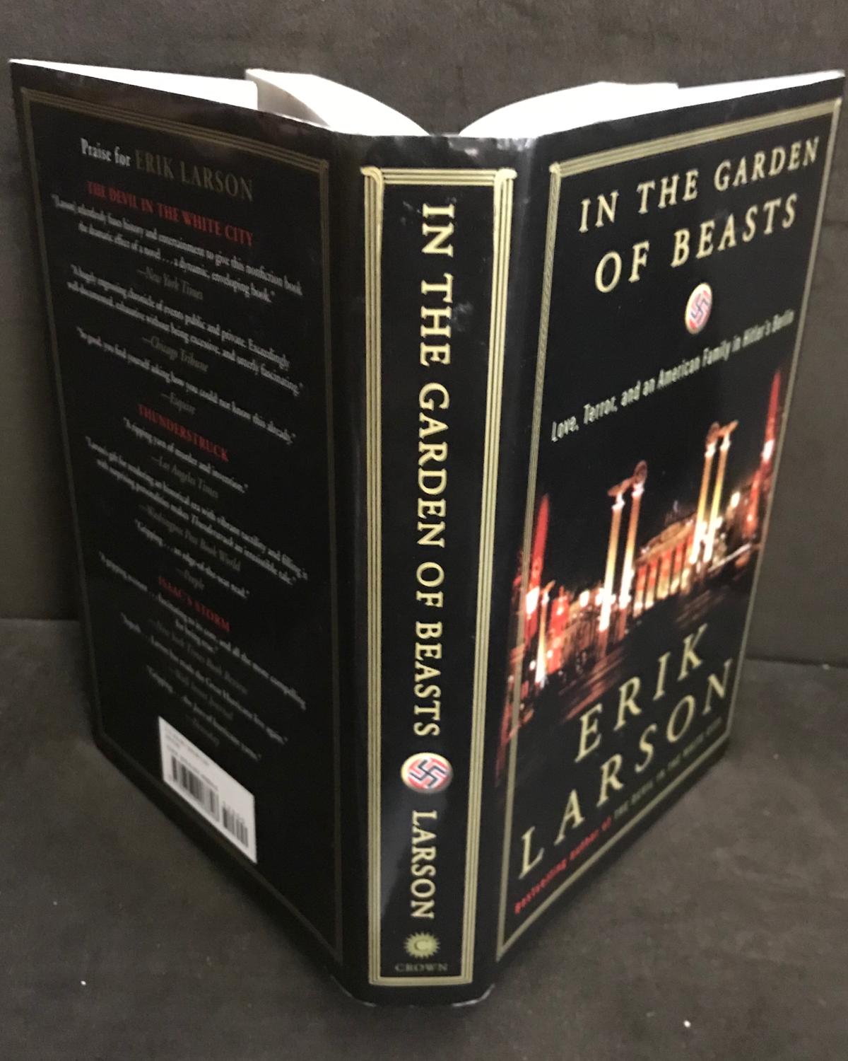 In The Garden Of Beasts Signed By Erik Larson Near Fine