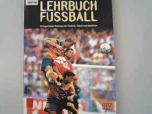 Lehrbuch Fussball. Erfolgreiches Training von Technik, Taktik und Kondition.