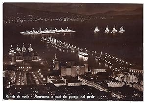 Napoli di notte - Panorama e navi da guerra nel porto.